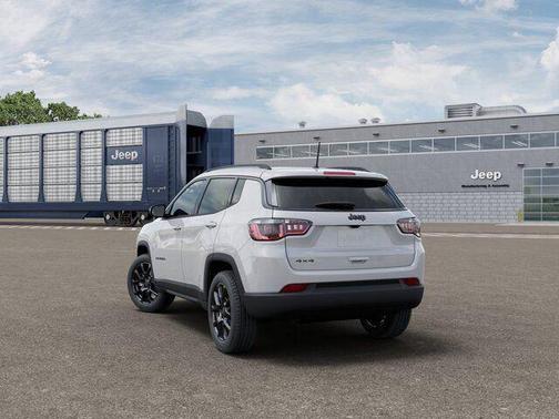 Bright White Clearcoat 2026 Jeep Compass Latitude