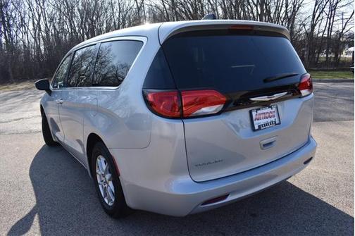 2022 Chrysler Voyager LX