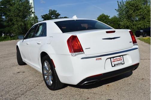 2016 Chrysler 300 Limited