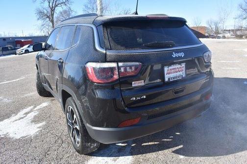 Diamond Black Crystal Pearlcoat 2022 Jeep Compass Limited