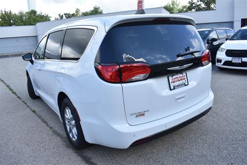 2026 Chrysler Voyager LX