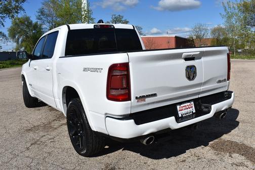 Bright White Clearcoat 2022 RAM 1500 Laramie