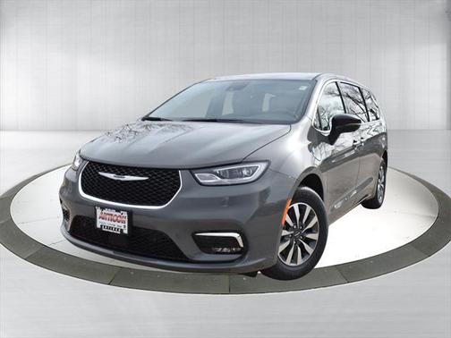 2025 Chrysler Pacifica Hybrid Select