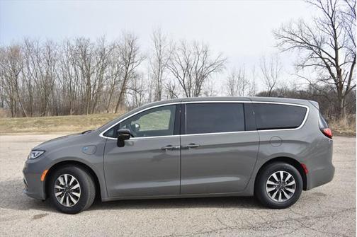 2025 Chrysler Pacifica Hybrid Select