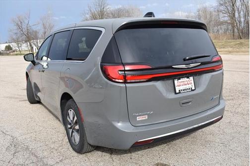 2025 Chrysler Pacifica Hybrid Select