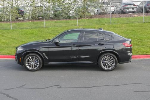 Black Sapphire Metallic 2021 BMW X4 M40i