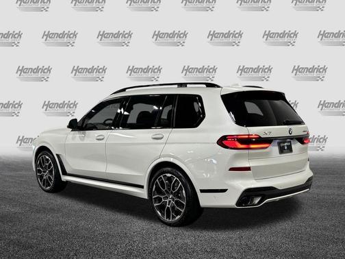 Mineral White Metallic 2027 BMW X7 xDrive40i