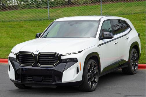 Mineral White Metallic 2023 BMW XM Sports Activity Vehicle