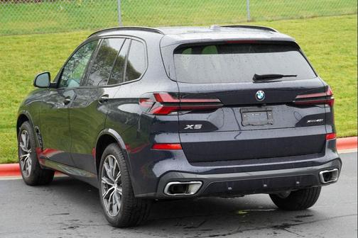 Carbon Black Metallic 2026 BMW X5 xDrive40i