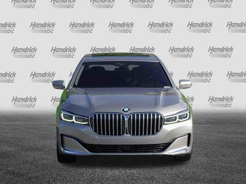 2022 BMW 740 i