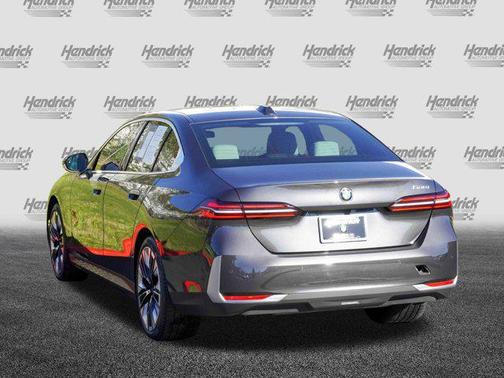 2025 BMW 530 530i