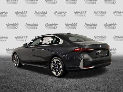 2025 BMW 530 530i