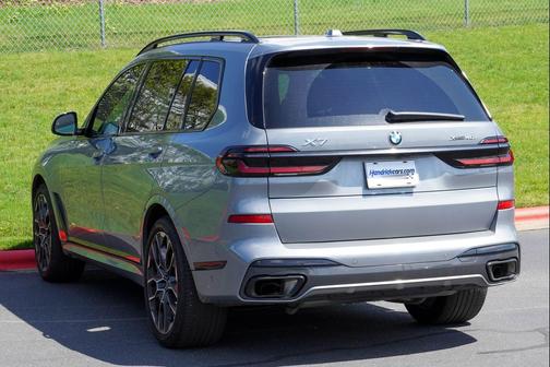 Skyscraper Grey Metallic 2025 BMW X7 xDrive40i