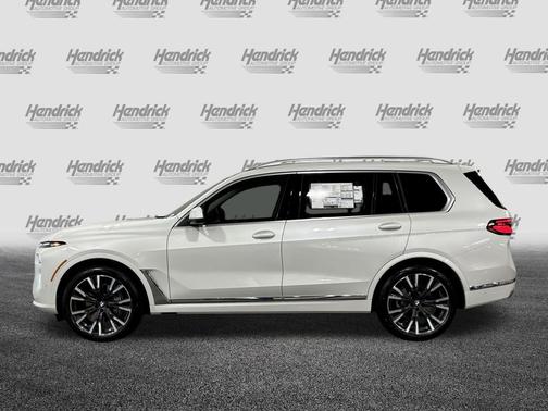 Mineral White Metallic 2027 BMW X7 xDrive40i