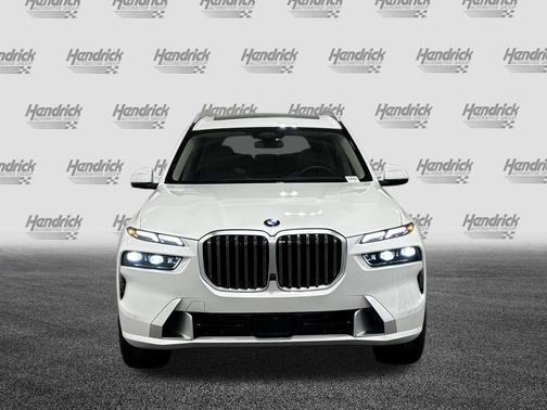 Mineral White Metallic 2027 BMW X7 xDrive40i