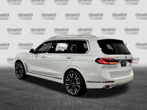 Mineral White Metallic 2027 BMW X7 xDrive40i