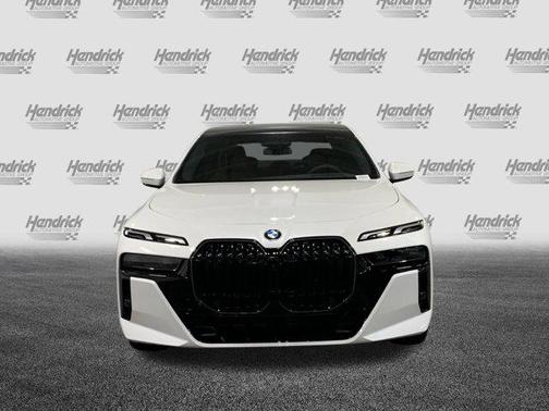 2025 BMW 740 i