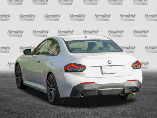 2025 BMW 230 i