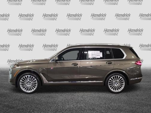 Manhattan Green Metallic 2026 BMW X7 xDrive40i