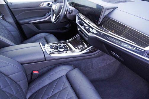 Black Sapphire Metallic 2024 BMW X7 xDrive40i