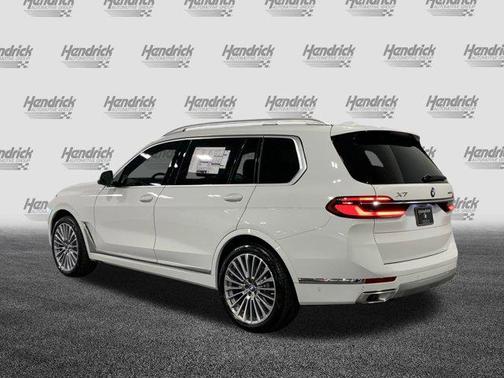 2025 BMW X7 xDrive40i