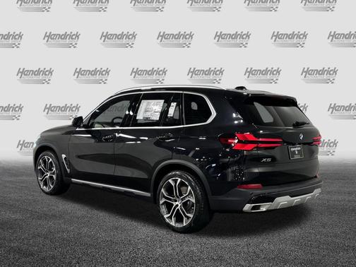 Black Sapphire Metallic 2026 BMW X5 xDrive40i