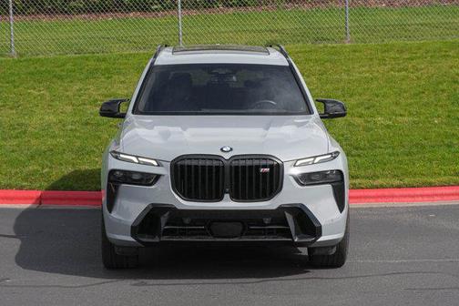 Brooklyn Grey Metallic 2025 BMW X7 M60i