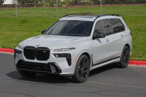 Brooklyn Grey Metallic 2025 BMW X7 M60i