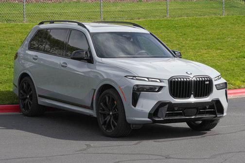 Brooklyn Grey Metallic 2025 BMW X7 M60i