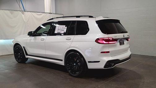 2026 BMW X7 M60i