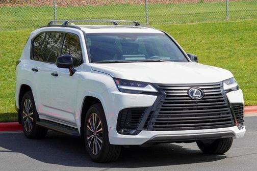 Eminent White Pearl 2025 Lexus LX 600 Premium