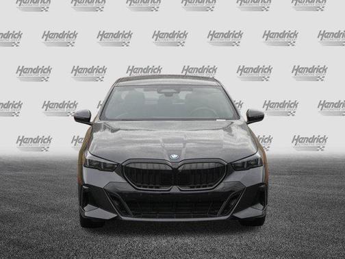 2025 BMW 550e xDrive