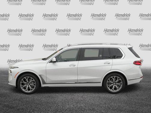 Mineral White Metallic 2026 BMW X7 xDrive40i