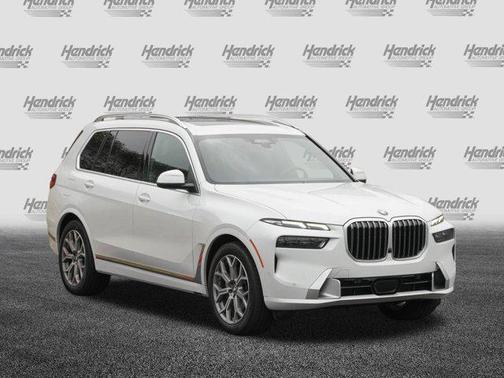 Mineral White Metallic 2026 BMW X7 xDrive40i