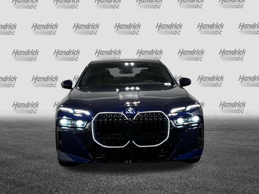 Tanzanite Blue II Metallic 2026 BMW 750e i xDrive