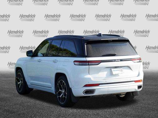2022 Jeep Grand Cherokee Summit
