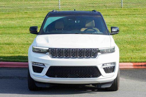 2022 Jeep Grand Cherokee Summit