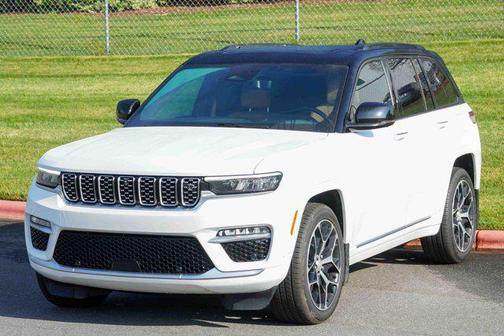 2022 Jeep Grand Cherokee Summit