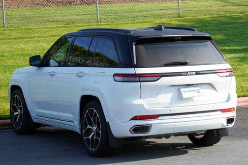 2022 Jeep Grand Cherokee Summit