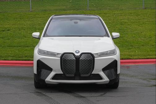 Mineral White Metallic 2024 BMW iX xDrive50