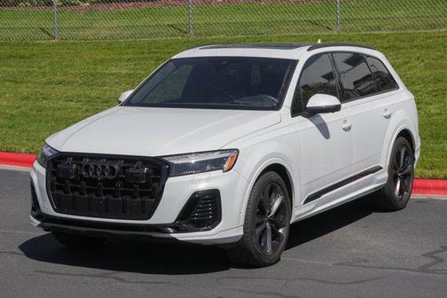 Glacier White Metallic 2025 Audi Q7 55 Prestige