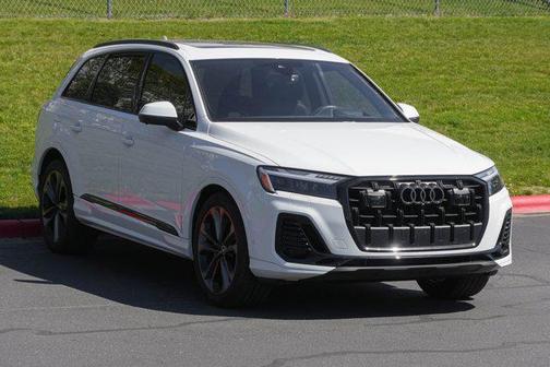 Glacier White Metallic 2025 Audi Q7 55 Prestige