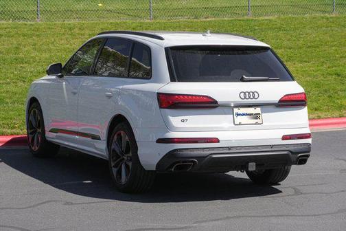 Glacier White Metallic 2025 Audi Q7 55 Prestige