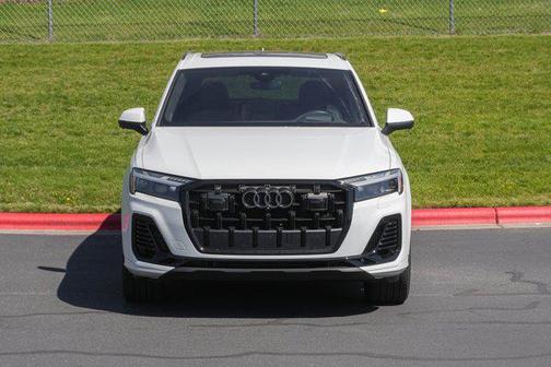 Glacier White Metallic 2025 Audi Q7 55 Prestige
