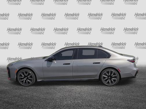 Oxide Grey Metallic 2024 BMW i7 M70