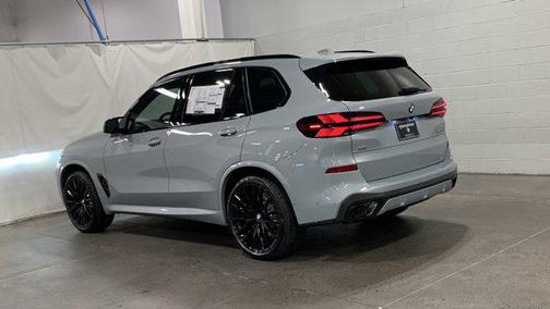 2026 BMW X5 M60i