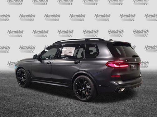 Black Sapphire Metallic 2026 BMW X7 xDrive40i