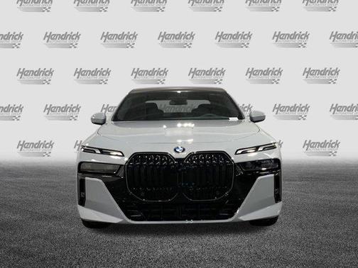 2025 BMW 740 i