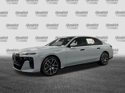 2025 BMW 740 i