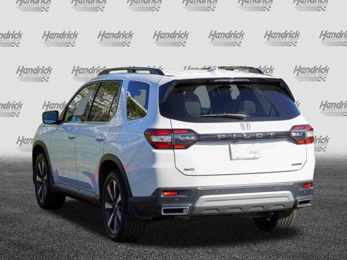 2023 Honda Pilot Touring 8-Passenger